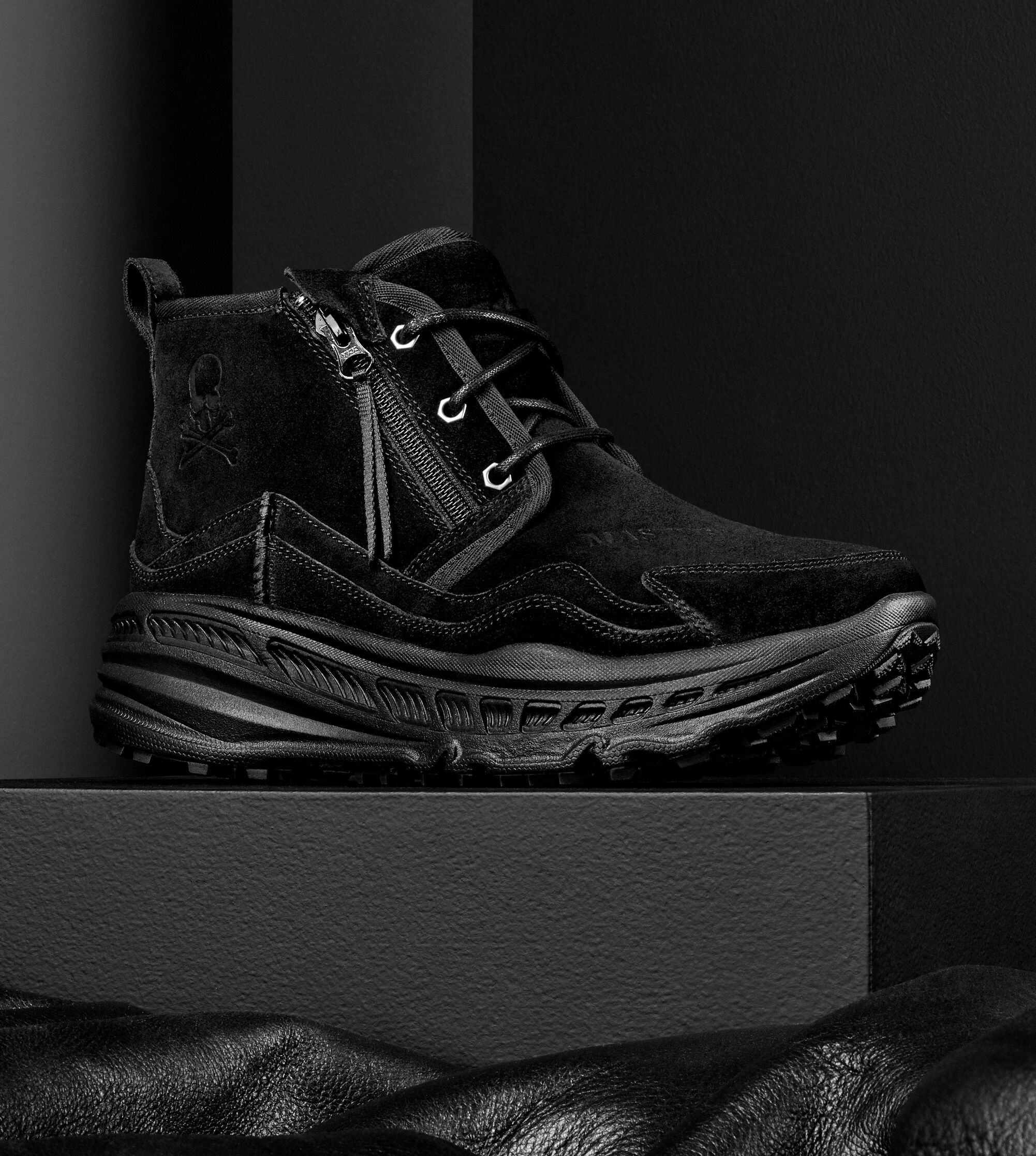 UGG x Mastermind CA805 Neumel in Black, Taille 38